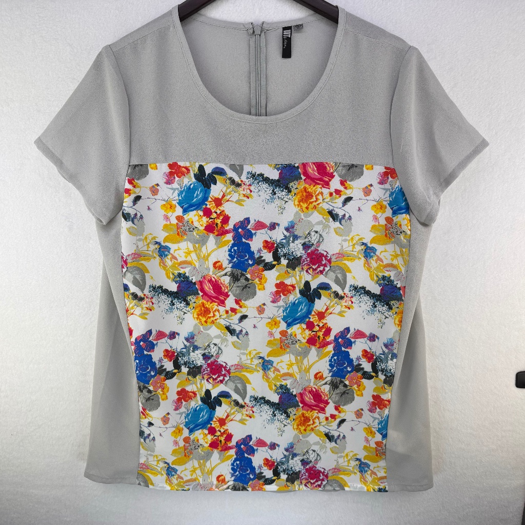 Kut From The Kloth Top Sz M Back Zipper Short Sleeves Gray + Front Floral Print